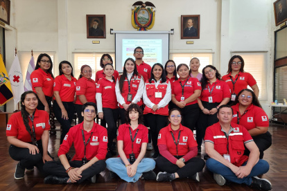 Actividad. Los voluntarios y personal de la Cruz Roja del Guayas, que asistieron a la capacitación.