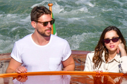 Ana de Armas y Paul Boukadakis paseando su amor por Venecia.
