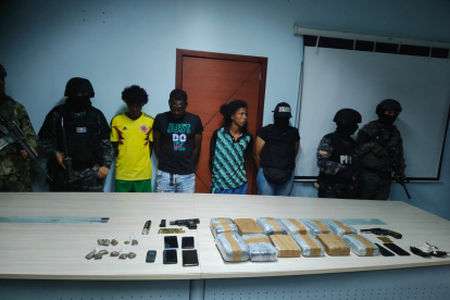 Evidencia. En el departamento se encontró una gama de elementos dudosos. Todos fueron trasladados bajo cadena de custodia