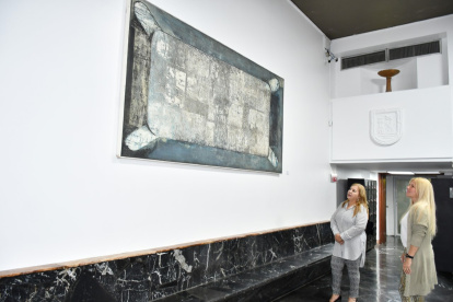 Exhibición. Uno de los cuadros del fallecido Enrique Tábara que conforman la muestra en su homenaje.