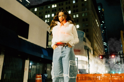 Abi Difabio se perfila como una de las grandes del pop latino de la nueva generación.