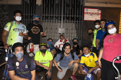 El grupo Team Corona Bike en una de sus pausas.