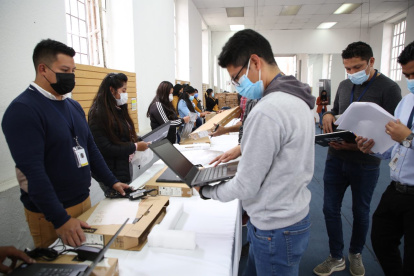 Tecnología. Imagen referencial de computadoras del CNE.