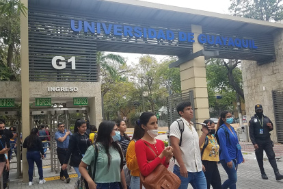La Universidad de Guayaquil ha implementado un sistema de ingreso por medio de credenciales personales y aumentó la seguridad privada.