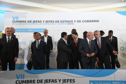 Buenos Aires. Los jefes de Estado se preparan para la foto grupal oficial.