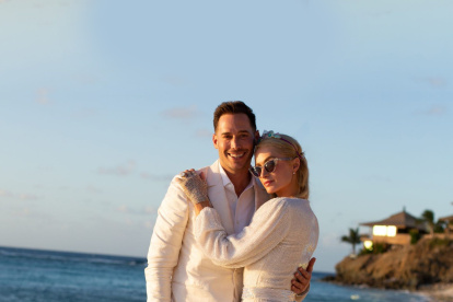 Junto a su esposo Carter Reum.