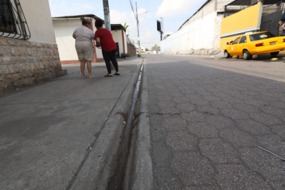 De acuerdo a información policial, los criminales pertenecerían a una banda delincuencial que opera en el sector