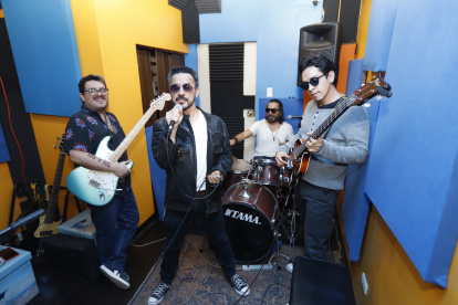 La banda se dedica a realizar tributos a las bandas de rock clásico