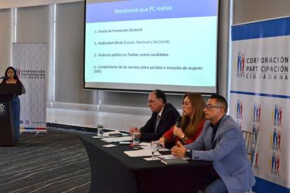 Referencia. Miembros de la Corporación durante una rueda de prensa con medios de comunicación.