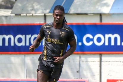 Ricardo Adé llegó para liderar la renovada defensa de Liga de Quito. Quiere aportar con su experiencia.