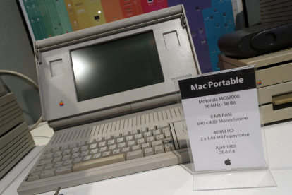 Un 24 de enero de 1984 la compañía Apple lanzó al mercado estadounidense su primer ordenador Mac.
