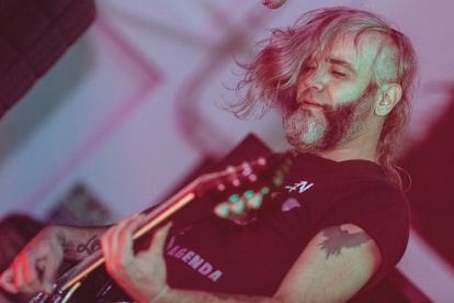 El músico maracucho ha participado en bandas como Doña Maldad y Mar de Rabia.