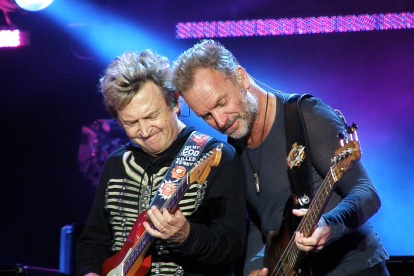 Andy Summers junto a Sting, del grupo The Police, una de las bandas icónicas del pop rock de la década de 1980.