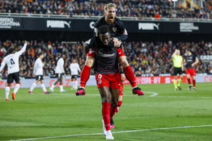 Iker Muniain celebra tras marcar el primer gol del Athletic de Bilbao.