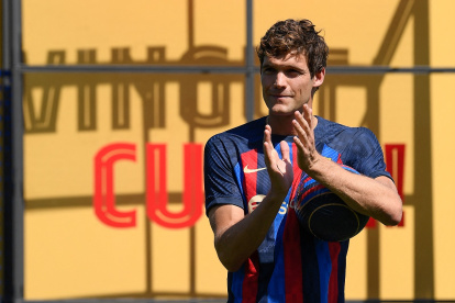 Marco Alonso, defensa de FC. Barcelona, seguirá en el conjunto catalán hasta el 2024.