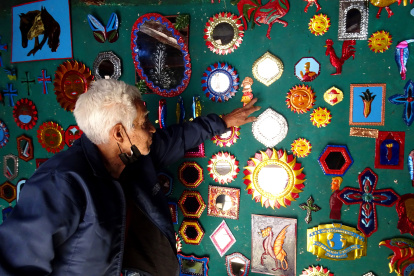 Taller. Está ubicado en Coronel Tálbot y Mariscal Sucre. Ahí exhibe parte de su trabajo.