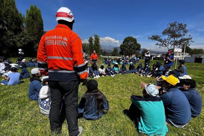 Evacuación. Los estudiantes de la Unidad Educativa Iliniza participaron.