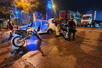 Hecho. Cuatro policías fueron emboscados la noche del jueves en la cooperativa Unidos por la Paz. Uno falleció.
