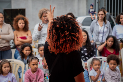 Paulette Abdallah en un taller del colectivo Rulos de Venezuela.