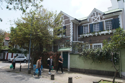 Estilo. La casa verde de la calle Juan Rodríguez llama la atención por su buena conservación y por su estilo del norte de Francia.