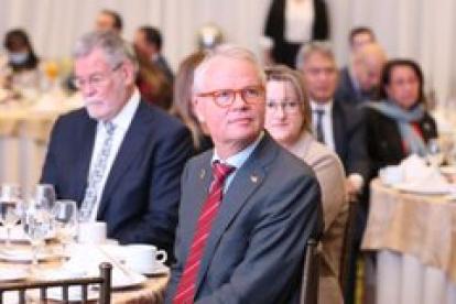 Philipp Schauer, embajador de Alemania en Quito, asistió a la reunión de trabajo con el los consejeros del CNE.