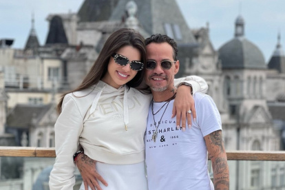 La pareja de esposos.