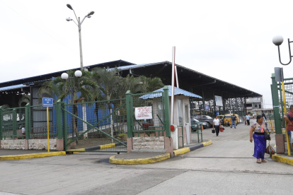 Quienes trabajan en el establecimiento de víveres están atemorizados.