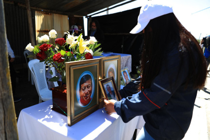 Habitantes de La Comuna de Santa Clara de San Millán participan hoy, de una misa, en Quito (Ecuador).