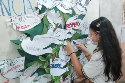 Los estudiantes hicieron dibujos donde expresaron sus anhelos de vivir en un ambiente libre de violencia.