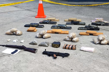 Referencial. En algunos casos, la policía ha incautado armas de fuego en operativos desplegados contra el micro y narcotráfico.