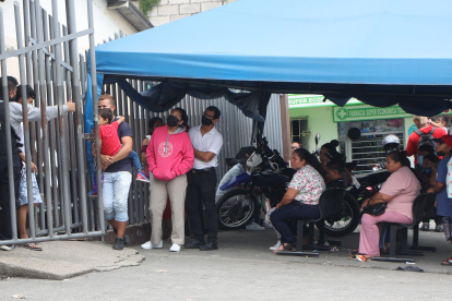 Guayaquil. En los centros de salud públicos existen ya personas que acuden con fiebre, diarrea y vómito.
