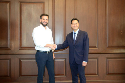 Pablo Arosemena, ministro de Economía y Finanzas, y Varapat Chensavasdijai, nuevo jefe de la misión del FMI para Ecuador.