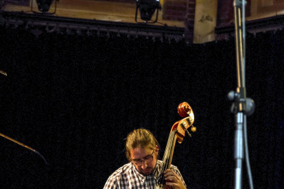 Actividad. El contrabajista Giovanni Bermúdez.