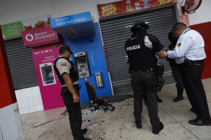 Al sitio llegaron uniformados policiales y personal de seguridad del sitio.