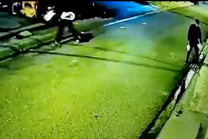 Se avistó en la madrugada del 31 de enero a varios sujetos repartiendo panfletos.