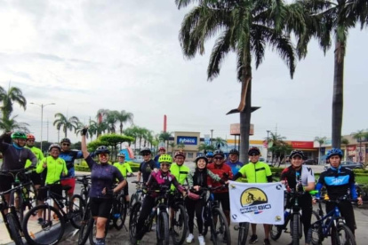 Ciclismo. Integrantes de Panas en Bici durante una ruta de enero.