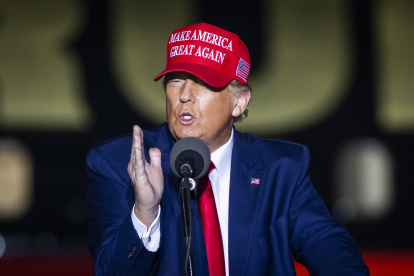 El expresidente de EE.UU. Donald Trump, en una fotografía de archivo. EPA/Jim Lo Scalzo