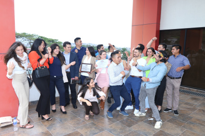 Parte de la comitiva de la UTPL que participó en el concurso. En total fueron 25 los miembros que integraron el equipo ganador.