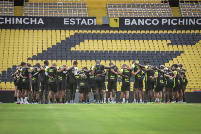 Barcelona y una oración antes de los entrenamientos.