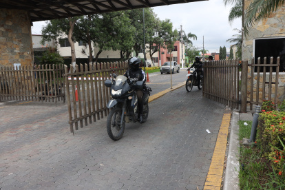 Durante un recorrido realizado por EXPRESO se observó la presencia de policías motorizados dentro de la urbanización.
