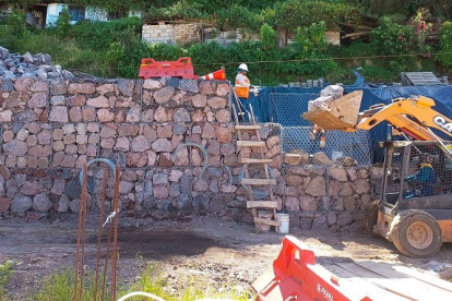 Tarea. Maquinaria y trabajadores de la Empresa de Movilidad durante la realización de las obras.