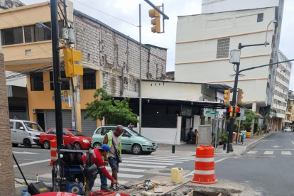 Arreglos. Instante en el que se colocaron las estructuras en las calles.