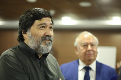 David Hevia, presidente de la Sociedad de Escritores de Chile, habla en entrevista con EFE durante la presentación de un informe preliminar sobre la muerte del poeta chileno Pablo Neruda, hoy, en Santiago (Chile). EFE/Ailen Díaz