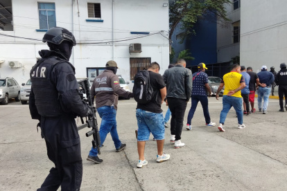 Detención. Un día después del hecho, se presentó a los capturados en el cuartel modelo de Guayaquil.