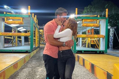 La pareja no esconde su amor.
