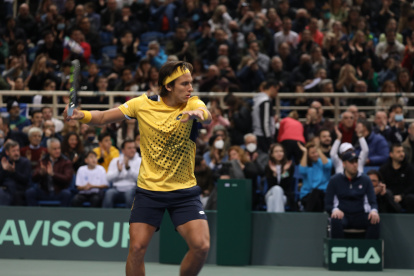 El ecuatoriano Álvaro Guillén perdió, pese a que complicó a Stefanos Tsitsipas.
