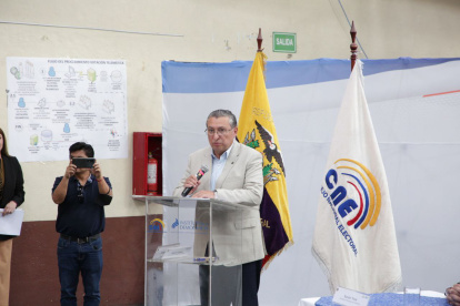 Escenario. El consejero del CNE, Jorge Cabrera, dio inicio al proceso.