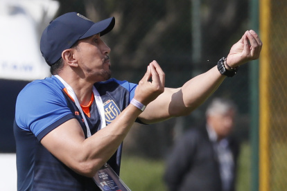 Jimmy Bran, seleccionador de Ecuador sub-20, se mostró contrariado tras la derrota ante Uruguay.