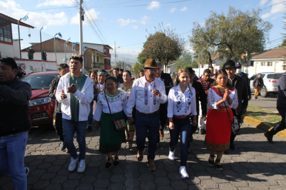 El candidato a la Prefectura de Pichincha acudió a sufragar junto a su esposa