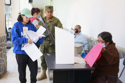 Los ciudadanos reportaron en redes sociales que algunos recintos no tenían afluencia de votantes, en tanto que en otros había filas.